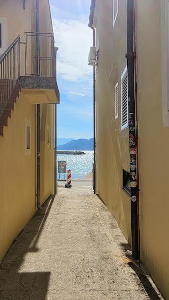 Studio, 70 Steps From The Beach Baska  Luaran gambar