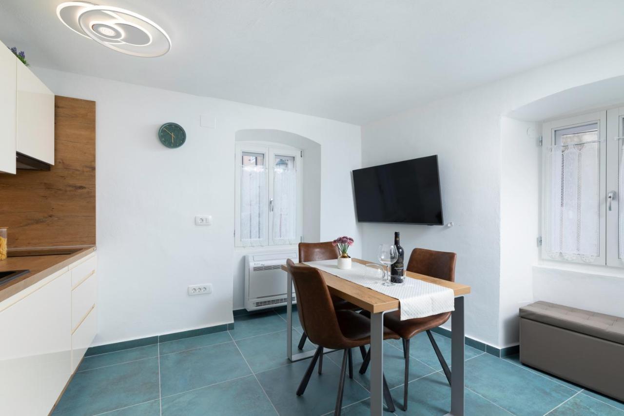 Studio, 70 Steps From The Beach Baska  Luaran gambar