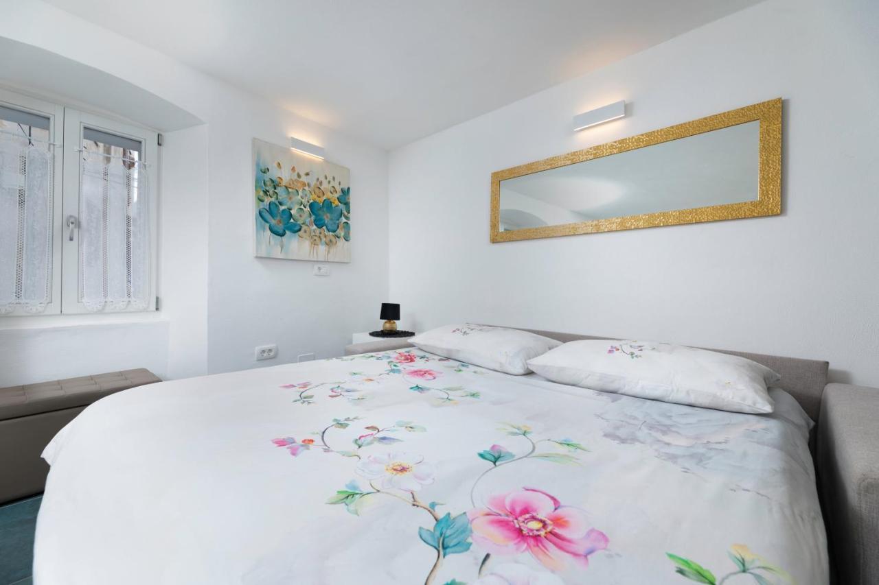 Studio, 70 Steps From The Beach Baska  Luaran gambar